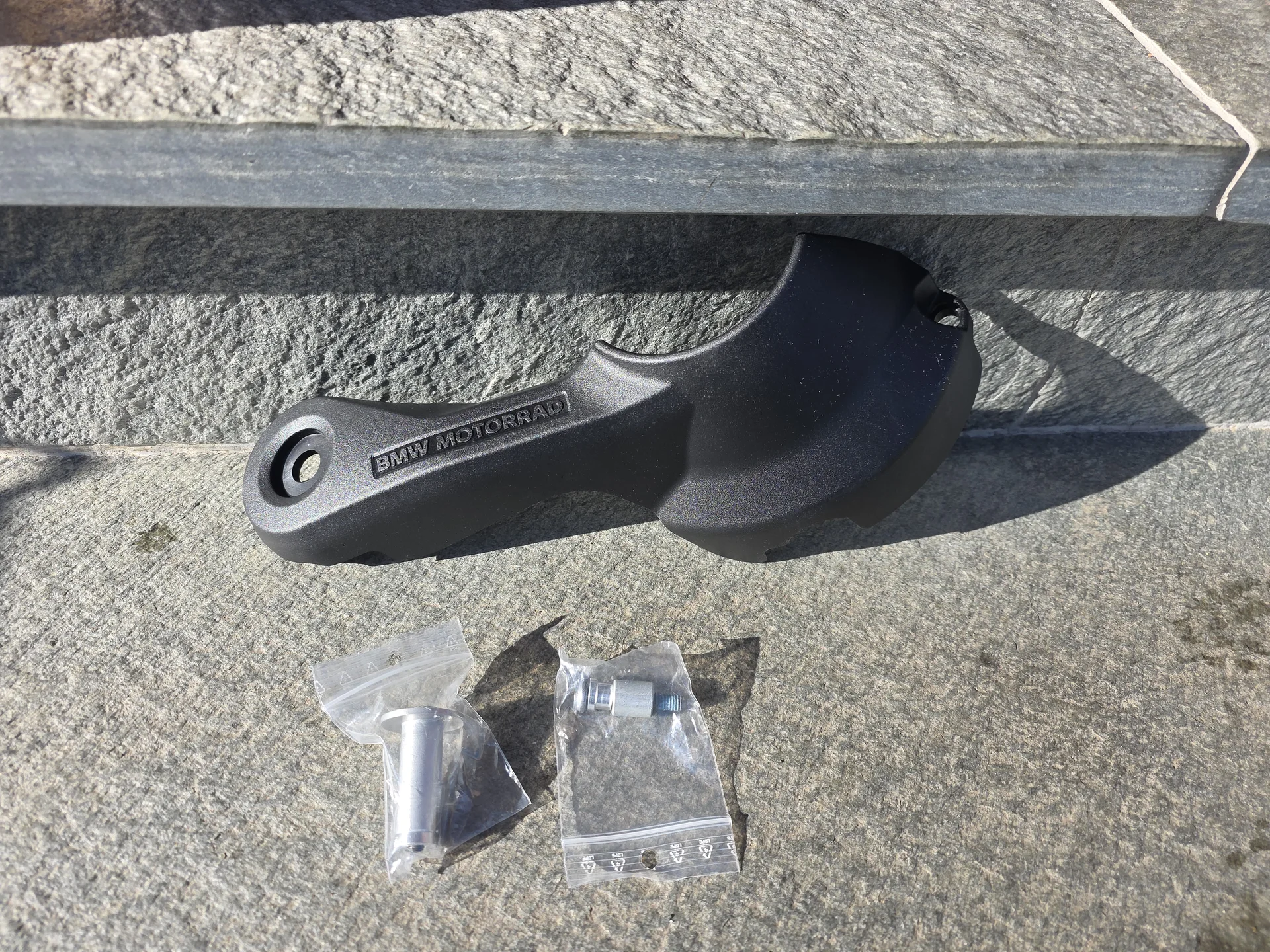 BMW R1300 GSA Kardanschutz Montage