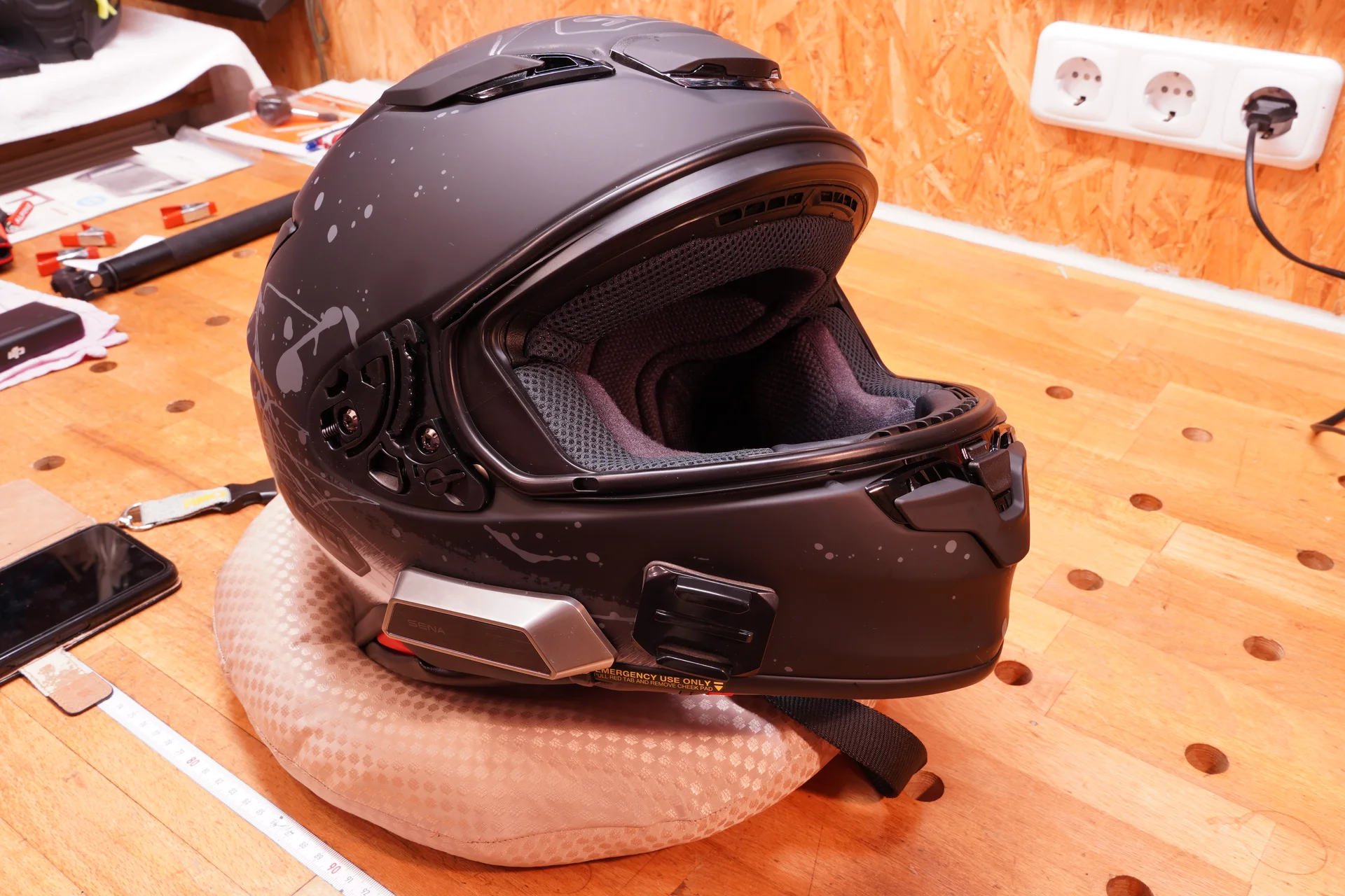 Das fertige Ergebnis nach dem Sena SRL-EXT Einbau an der BMW R1300 GSA..