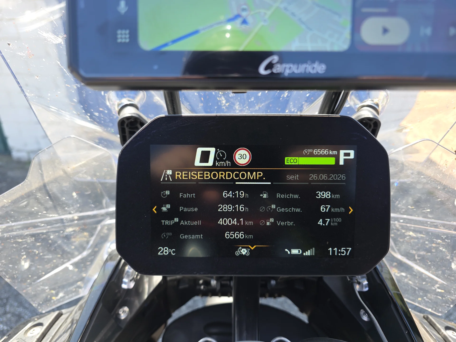 BMW-Display nach der Reise mit 4.004,1 Kilometern und 64 Stunden 19 Minuten Fahrzeit