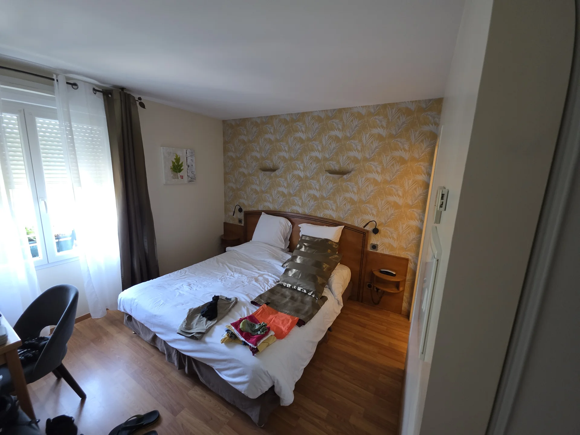Ruhiges Doppelzimmer mit elektrischen Rollläden im Hotel Le Lion d’Or